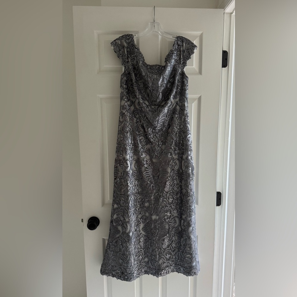 Tadashi Shoji Silver Sequin Beaded Gown Sweetheart Neckline